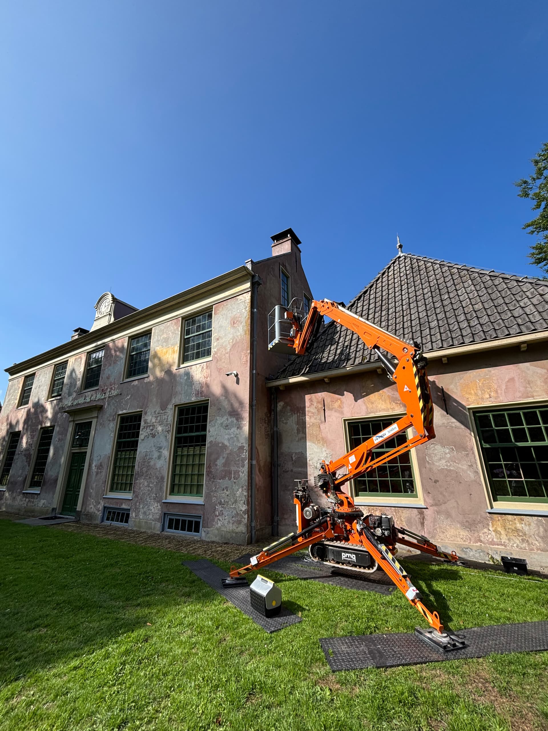 Professioneel buitenschilderwerk aan een monumentaal pand